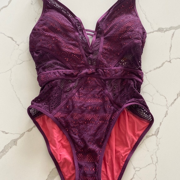 Becca color play crochet plunging one piece Merlot - Picture 6 of 8